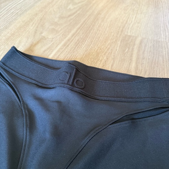 ALO Yoga Black High-Rise Athletic Leggings - Picture 4 of 9